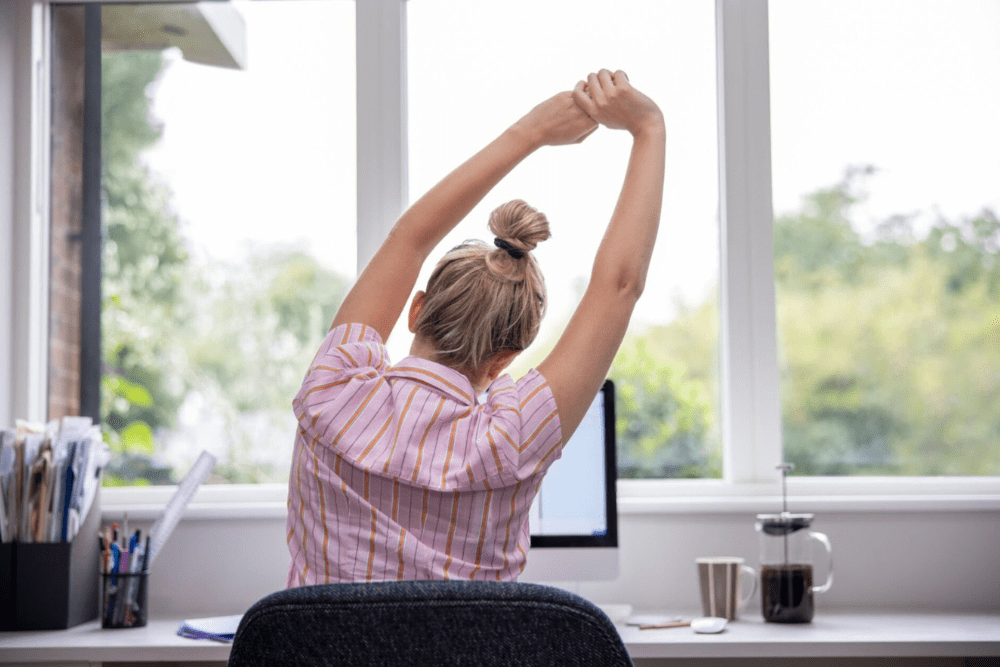 Ipopressivi in ufficio: esercizi discreti per migliorare la giornata