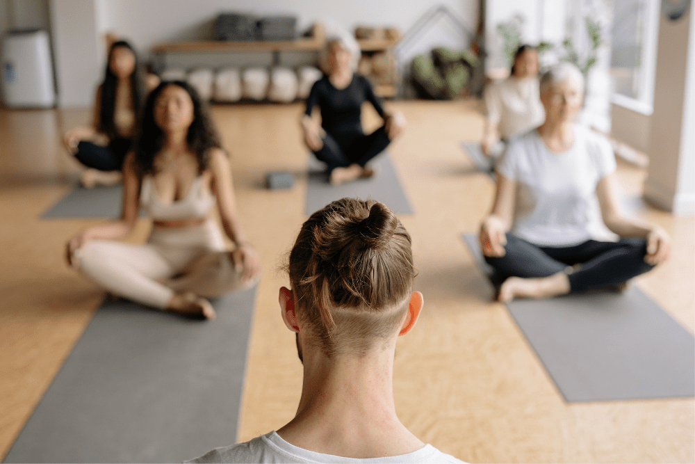 Insegni yoga? Scopri come gli ipopressivi migliorano la tua pratica
