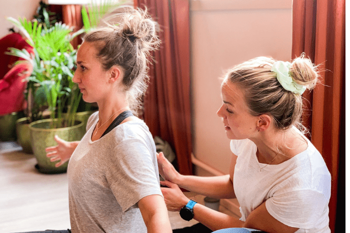 Insegni yoga con gli esercizi ipopressivi per la respirazione