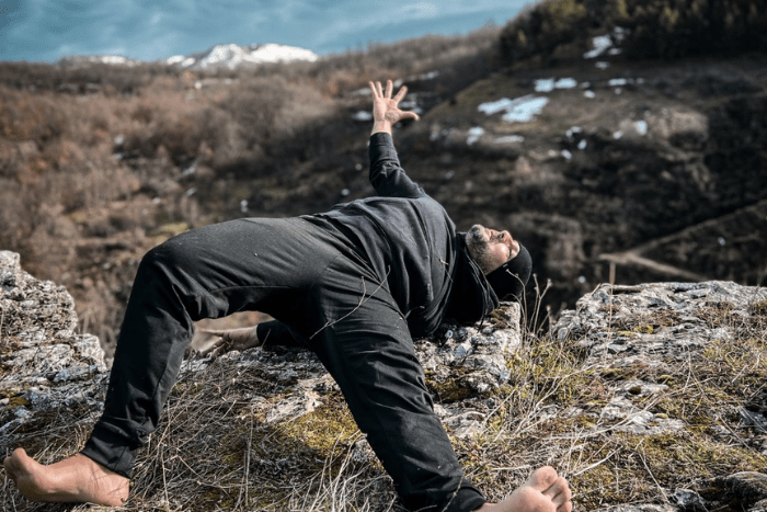 Gianluca Gugliotti durante una sessione di allenamento con il metodo ipopressivo alla Wild Ride School