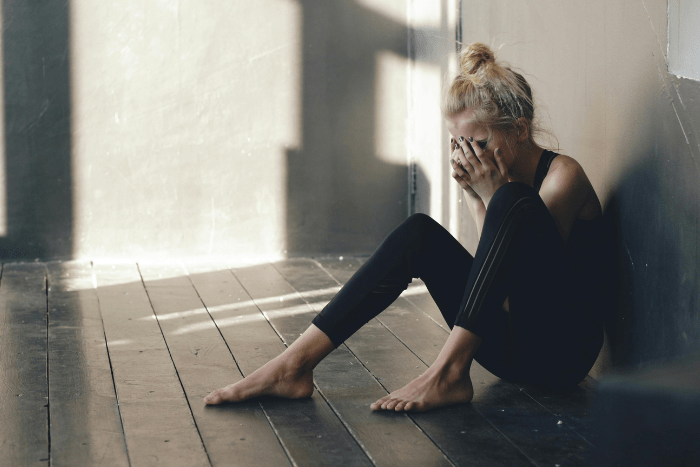 La postura ed emozioni si influenzano a vicenda