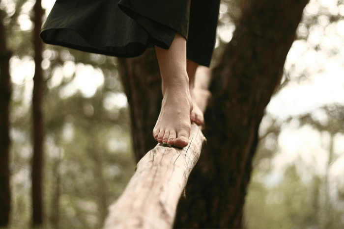 Se ti senti in bilico scopri gli esercizi ipopressivi che aiutano a ritrovare un sano equilibrio corporeo